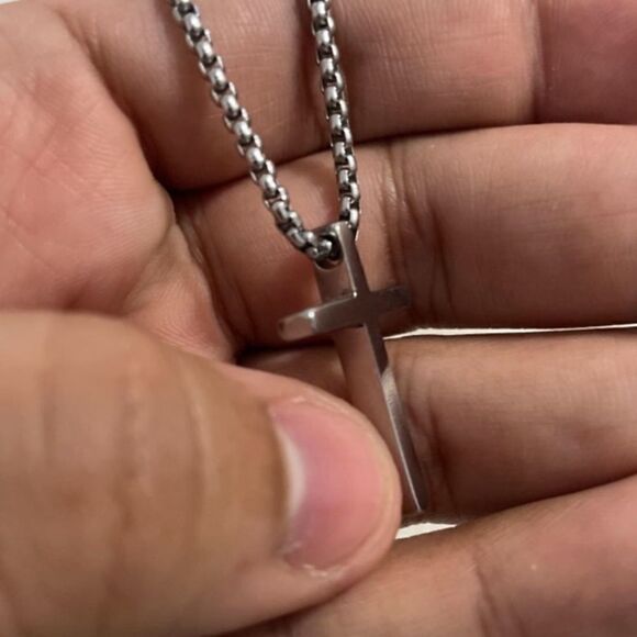 ✨NEW Men’s Silver Cross Necklace✨ - Picture 3 of 9
